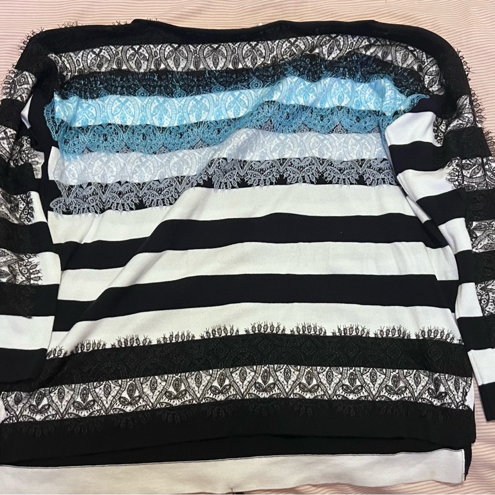 Stripe long sleeve shirt with embroidery in front